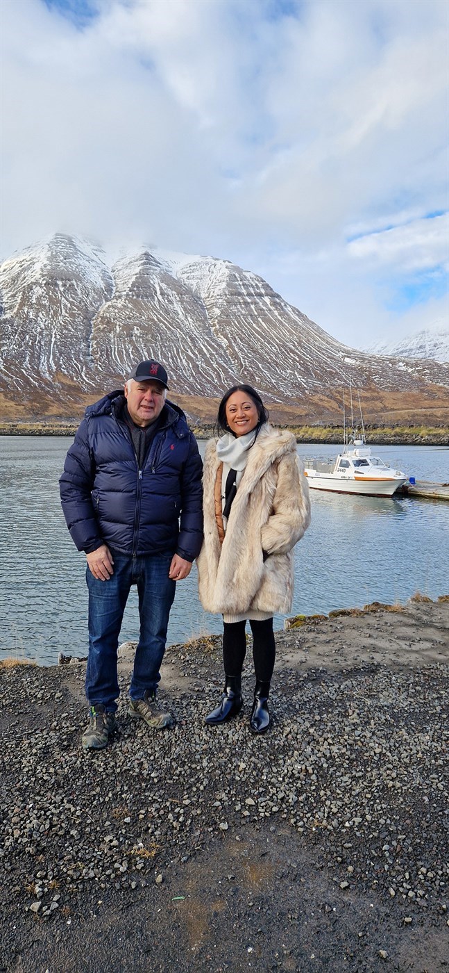 Árni Helgason athafnamaður og Vigdís Häsler, verkefnastjóri Kleifa fiskeldis, við höfnina í Ólafsfirði.