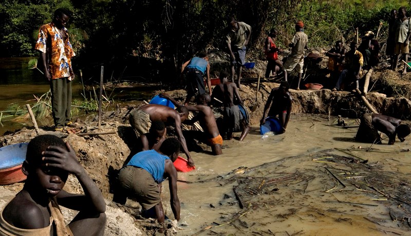 Barnaþrælkun við námugröft