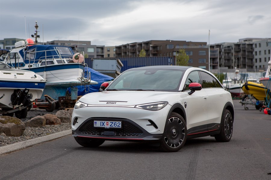 Smart #3 er rafmagnsbíll fyrir þá sem vilja vandaða hönnun og mikinn búnað. Líkindin er mikil með smart og bílum frá Mercedes Benz.