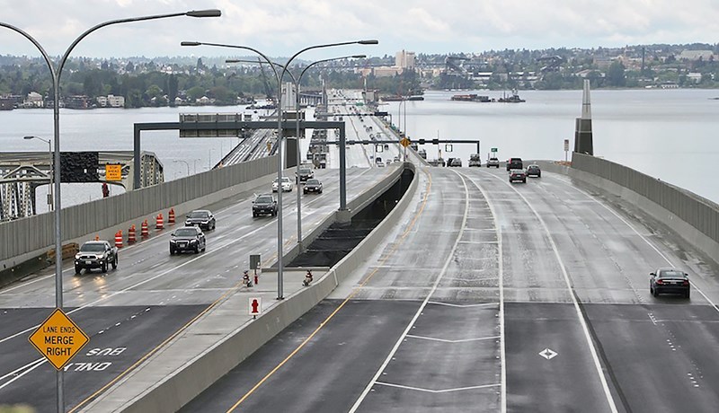 Fljótandi brýr yfir ár, firði og flóa hafa víða reynst vel