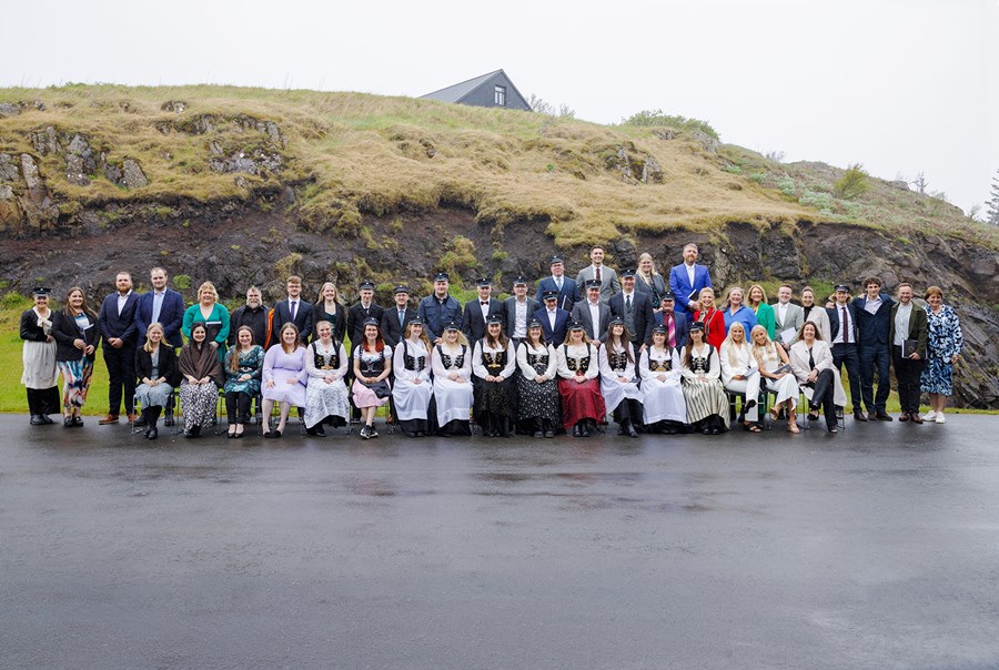 Nýútskrifaðir nemendur Landbúnaðarháskóla Íslands en 72 nemendur brautskráðust við hátíðlega athöfn í Hjálmkletti í Borgarnesi þann 31. maí síðastliðinn.