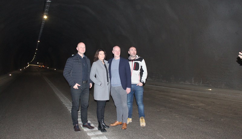 Vonast til að opna fyrir jól