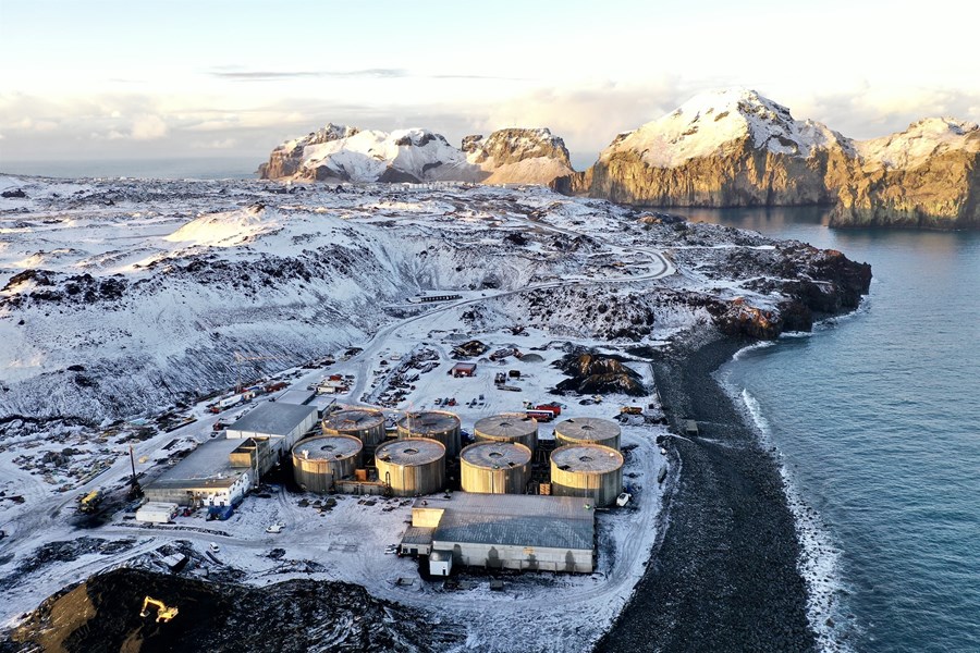 Athafnasvæði Laxeyjar í Viðlagafjöru. Fyrsti áfanginn er kominn í gagnið og munu fimm jafnstórar einingar rísa til ársins 2030.