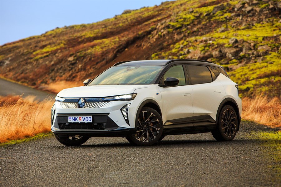 Renault Scenic er bíll ársins 2024 að mati evrópskra bílablaðamanna. Þetta er rúmgóður rafmagnsbíll sem er sérlega fríður og einfaldur í akstri.