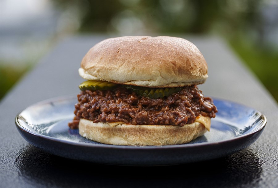 Sloppy Joe eða Subbu-Jobbi er venjulega borinn fram án allra skreytinga eða viðhengja. Getur þó verið gott að skella á hann eins og einni amerískri ostsneið og nokkrum súrum gúrkum.