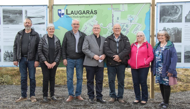 Söguskilti sett upp um sögu Iðuferju og brúar við Iðu yfir Hvítá